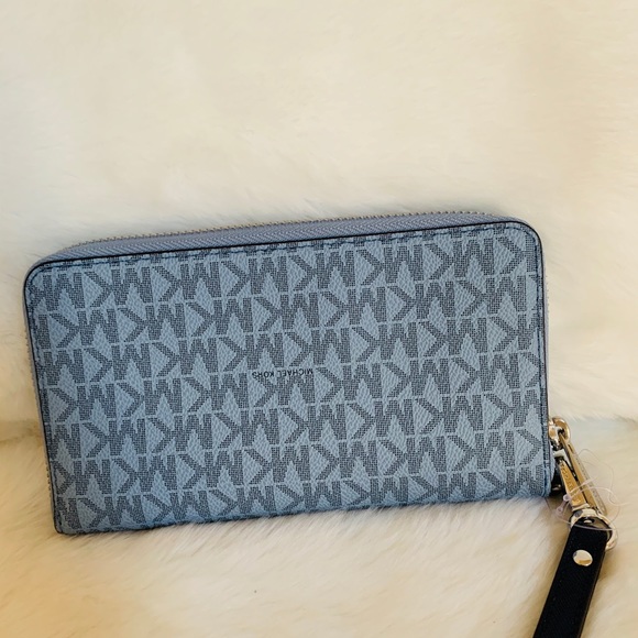 Michael Kors Jet Set Travel LG Flat Wristlet - Picture 2 of 6